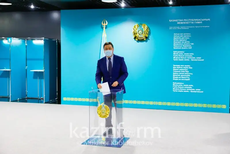 Аскар Мамин проголосовал на выборах депутатов Мажилиса от АНК