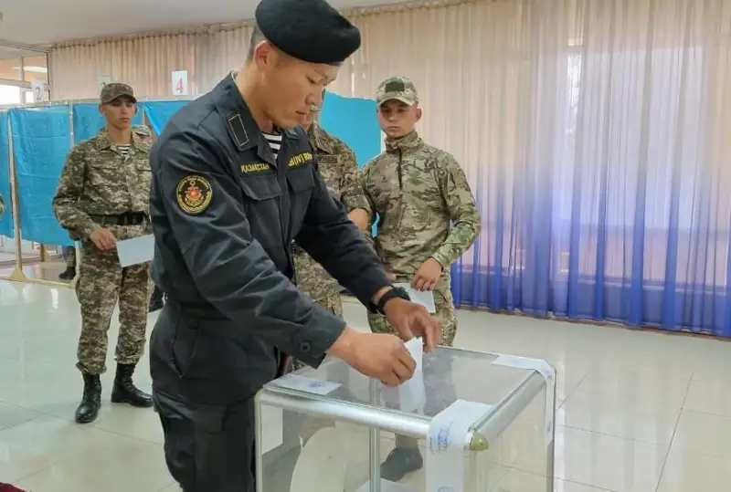 Около 5 тыс. актауских военных проголосовали на референдуме