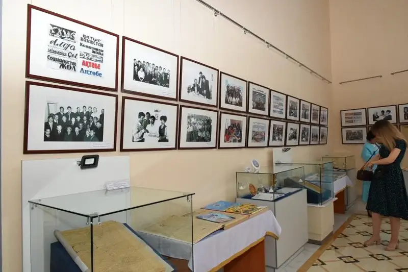 Выставка старых газет и фотоаппаратов прошла в Актобе