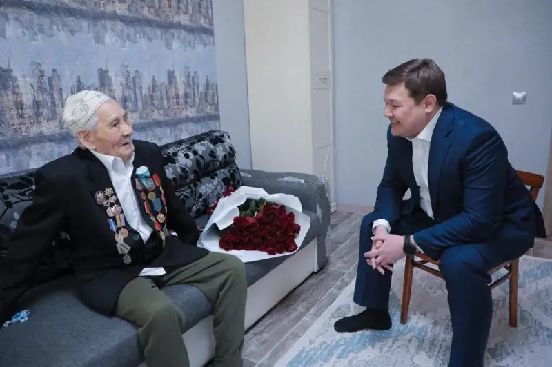 Аманатовцы поздравили ветеранов ВОВ с Днем Победы