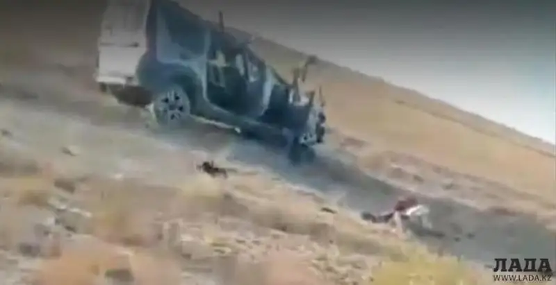 Водитель погиб в результате опрокидывания автомобиля на трассе в Мангистау