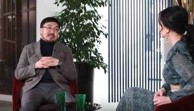 توقتار سەرىكوۆ: اكەمدى قۇشاقتاپ وتىرىپ و دۇنيەگە اتتاندىردىم