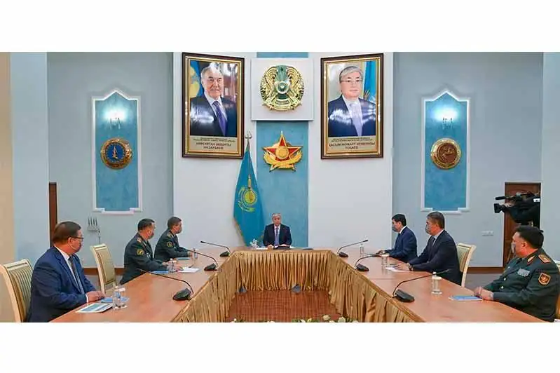مەملەكەت باسشىسى جاڭا تاعايىندالعان قورعانىس ءمينيسترىن تانىستىردى