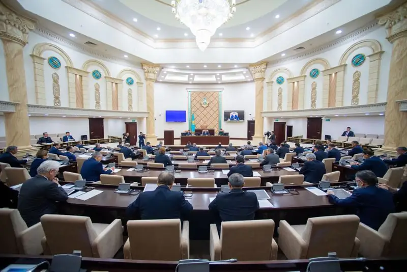 Принят закон по формированию кадрового состава ЕЭК