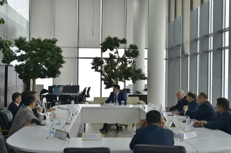 پرەزيدەنت كەڭەسشىسى ۇلتتىق كەڭەس مۇشەلەرىمەن كەزدەستى