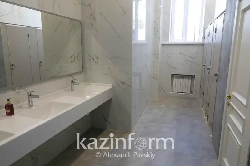 В санузлах более 100 казахстанских школ провели ремонт благодаря акции «Балаға лайық»