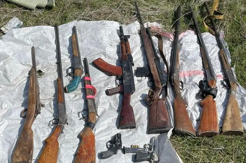 Схроны из 78 единиц огнестрельного оружия обнаружили в Алматы
