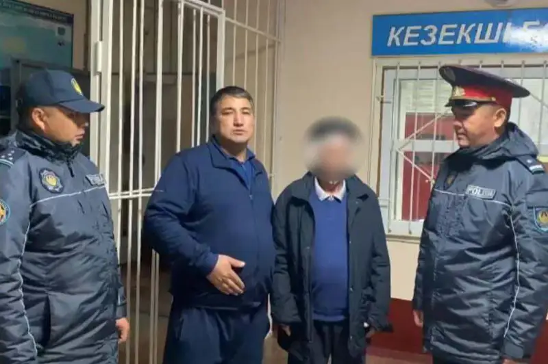 Пропавшего без вести пенсионера вернули домой полицейские Туркестанской области