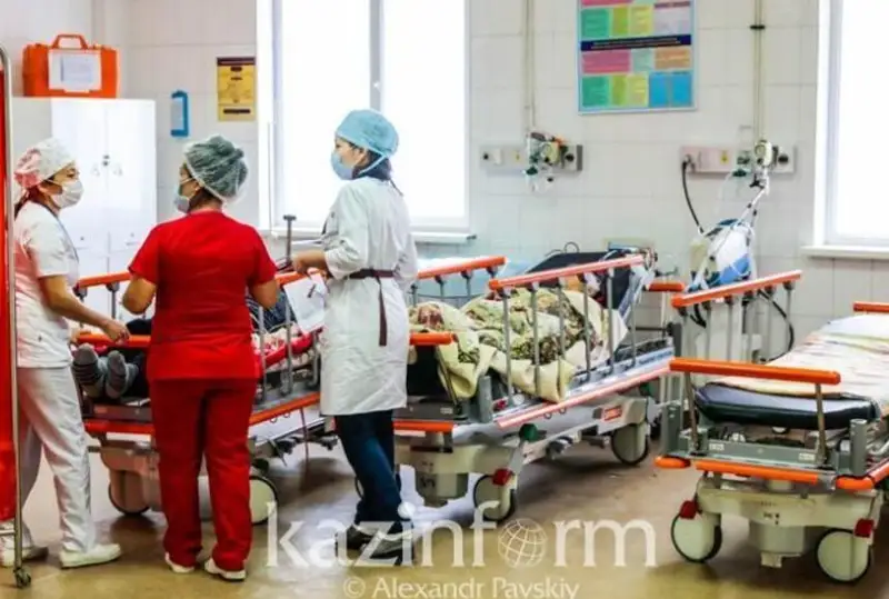 Тринадцать казахстанцев с COVID-19 - в тяжелом состоянии