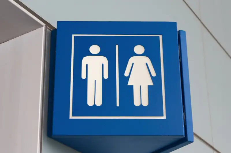 Школьница провалилась в общественный туалет в Экибастузе