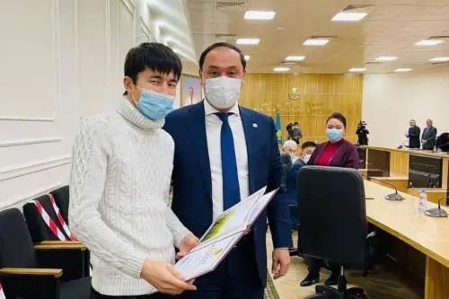 مينيستر بەلسەندى قۇرمەت تالاپعازى ۇلىن ماراپاتتادى