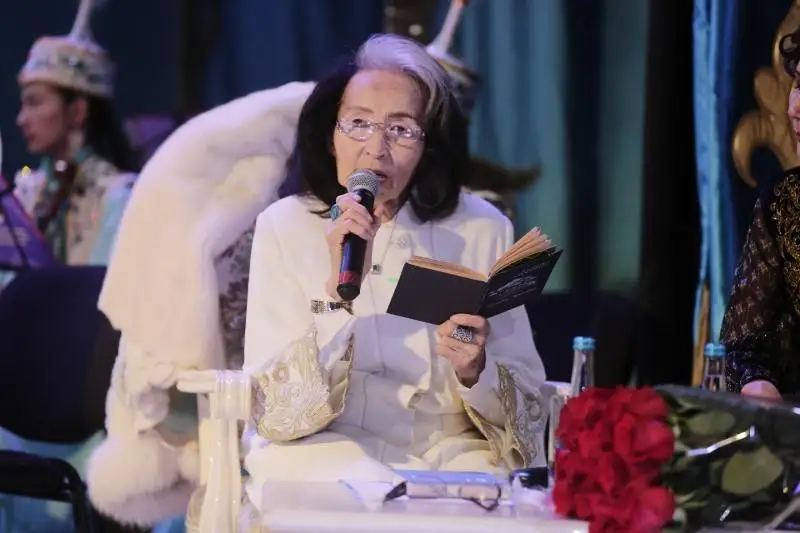 اتىراۋدا تانىمال اقىن مارفۋعا ايتقوجينانىڭ شىعارماشىلىق كەشى ءوتتى