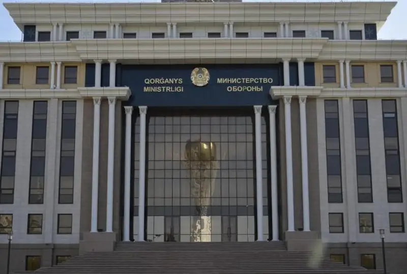 В казармах осуществляется видеонаблюдение - Минобороны об отношениях солдат в армии