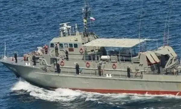 يراننىڭ قاتەلىكپەن ءوز كەمەسىن اتقىلاۋىنان 19 اسكەري قازا تاپتى
