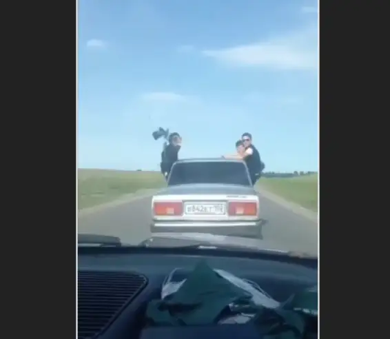 Jambyl polıtseıleri jol erejesin buzǵan mektep bitirýshilerdi jaýapqa tartty