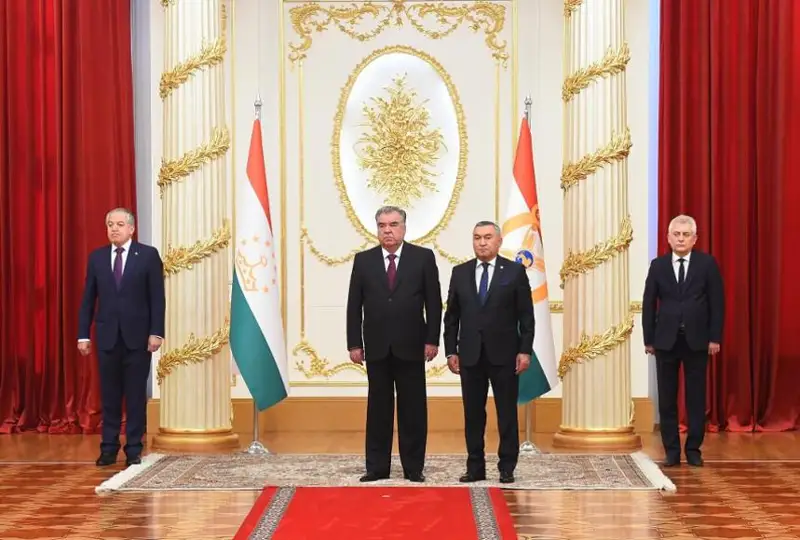 Посол Казахстана вручил верительные грамоты Президенту Таджикистана