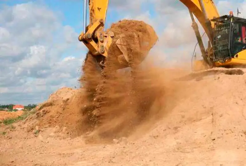 Незаконный карьер закрыли в Алматы после реакции акима на просьбу жителей