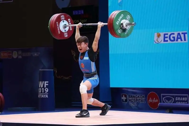 قازاقستاندىق اۋىر اتلەت كاتارداعى تۋرنيردە جەڭىمپاز اتاندى