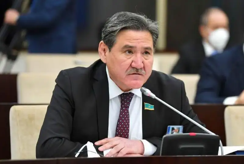 Samuryq-Qazyna satyp alý júıesindegi ózgerister kosmetıkalyq sıpatta bolyp shyqty - senator