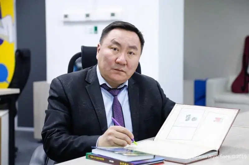 سەرىك ءابىل ۇلى حالىقارالىق ديكتورلار بايقاۋىنىڭ باس جۇلدەسىن جەڭىپ الدى