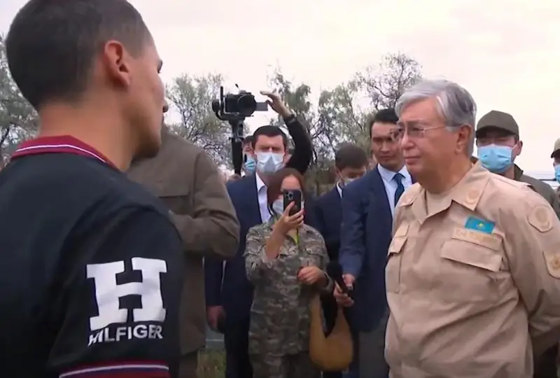 Memleket basshysy Qostanaıdaǵy aýyl azamattarymen kezdesip, olardyń aryzyn tyńdady