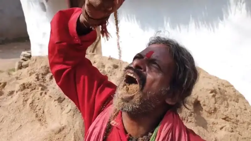ءۇندىستان تۇرعىنى 20 جىل بويى توپىراقتى توننالاپ جەسە دە امان