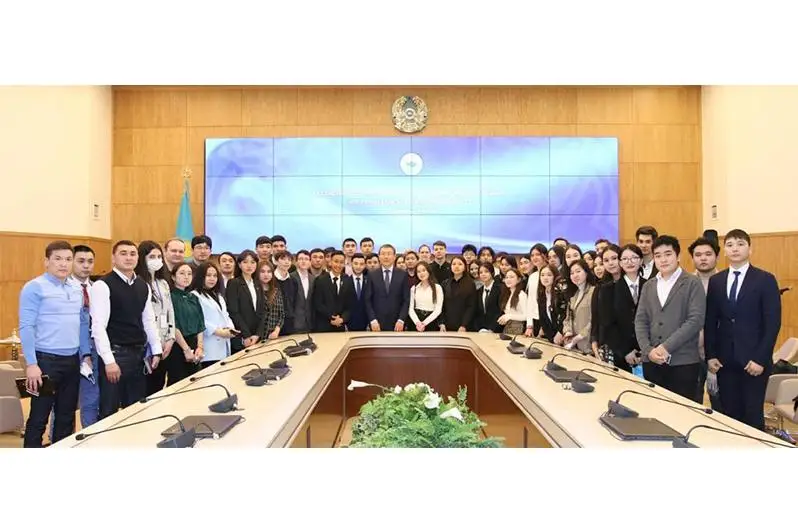 Председатель Центризбиркома Нурлан Абдиров встретился с участниками избирательного процесса в городе Нур-Султане