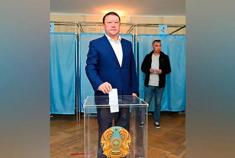 Аким Северо-Казахстанской области проголосовал на референдуме