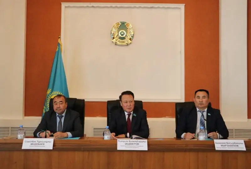 Сенатор разъяснил жезказганцам важность участия в референдуме