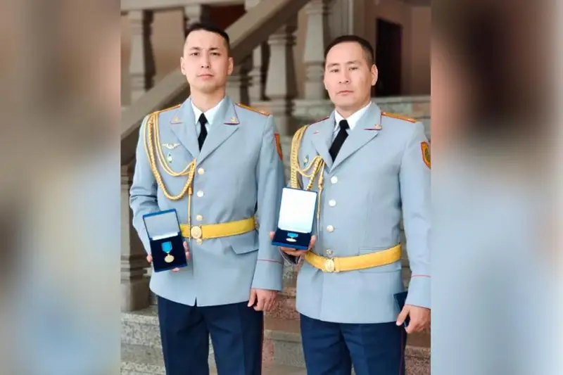 SQO-nyń eki polıtseıi «Erligi úshin» medalimen marapattaldy