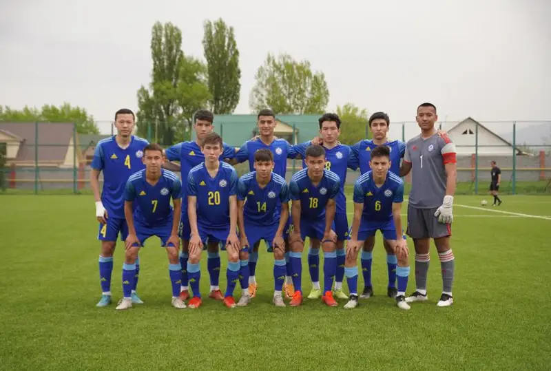 Юношеская сборная Казахстана по футболу проиграла сверстникам из России