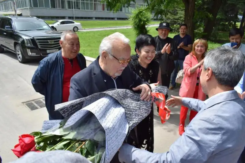 Асанали Ашимова поздравили с 85-летием на киностудии «Казахфильм»