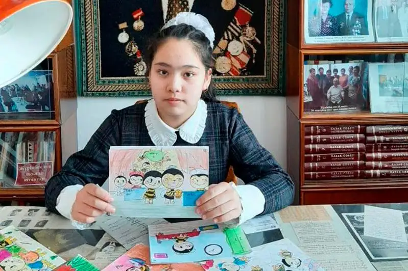 Школьница из Алматинской области мотивирует читать, рисуя комиксы