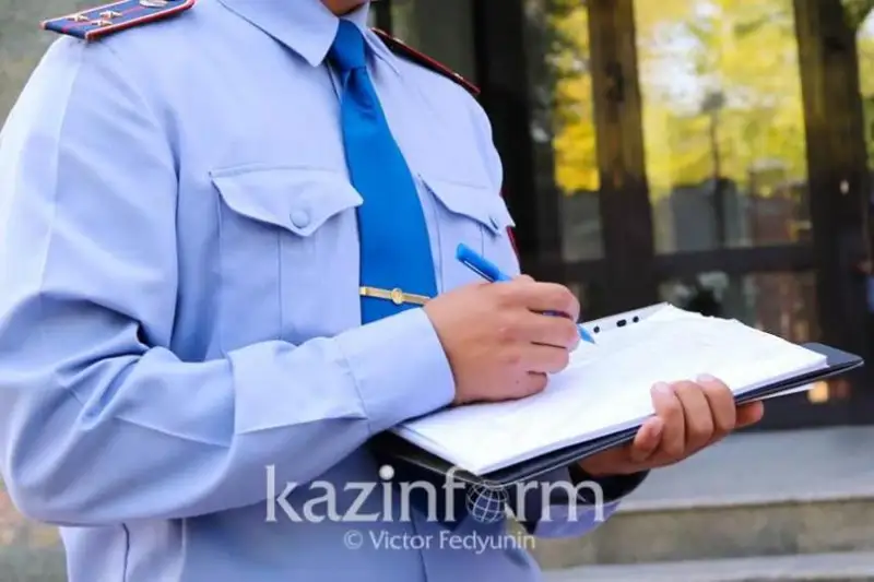 Almaty oblysynda kúdikti pedofıl ózine qol saldy