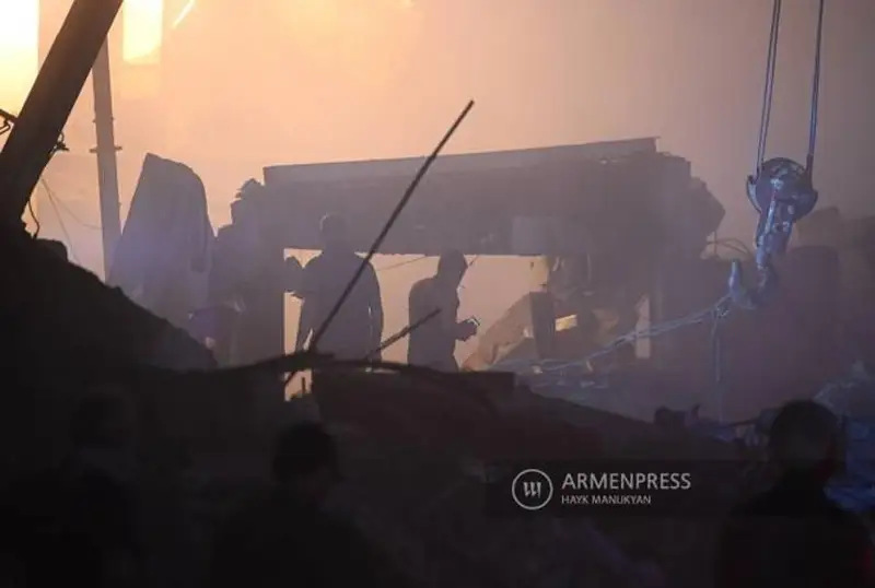 Количество погибших при взрыве в торговом центре в Ереване достигло 6 человек