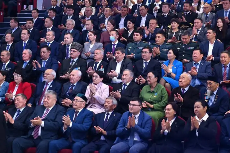 Президент наградил группу жителей Мангистауской области