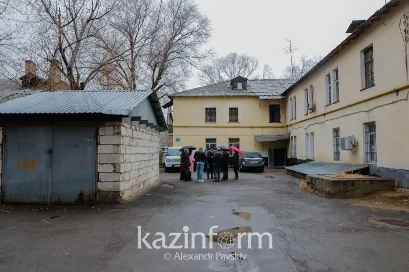 Кандидат в Президенты РК Нурлан Ауесбаев посетил проблемные жилые массивы Актобе