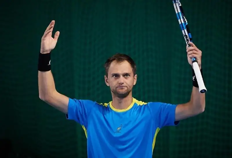 Теннисист Недовесов пробился в полуфинал турнира в Великобритании