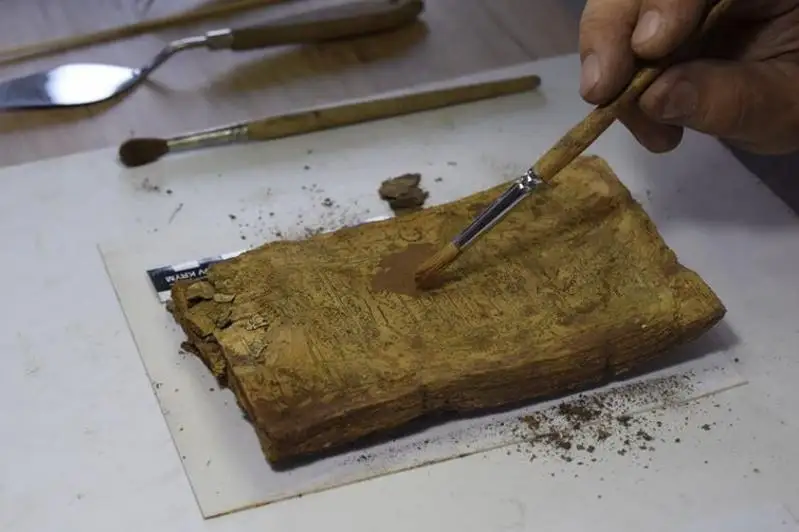 كۇلتوبەدەن تابىلعان ەسكى كىتاپتار قالپىنا كەلتىرىلدى، ەندى ونى عالىمدار وقۋعا كىرىسسە بولادى - فوتو