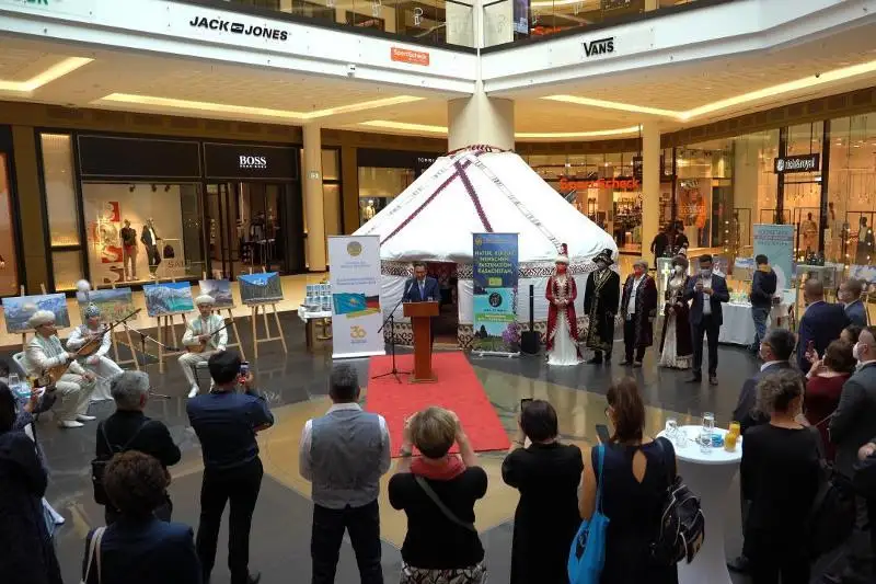 بەرليندە قازاقستان مادەنيەتىنە ارنالعان كورمە جۇمىسىن باستادى