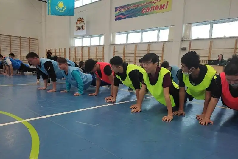 قازاقستاندىق سپورت جۇلدىزدارى ەل وردا ستۋدەنتتەرىنە دەنە شىنىقتىرۋ ساباعىن وتكىزدى