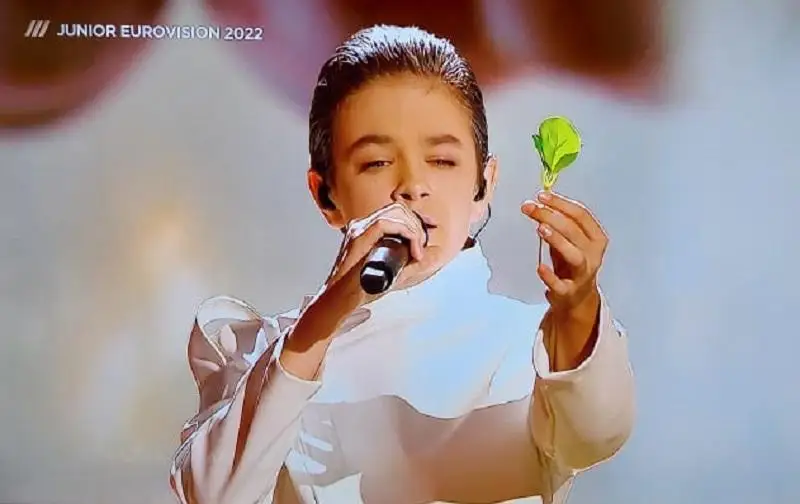 Казахстанец Давид Чарлин выступил на Junior Eurovision-2022 в Ереване