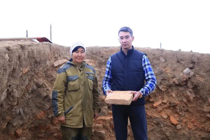 باتىس قازاقستاندا التىن وردا داۋىرىنە جاتاتىن كەسەنە تابىلدى