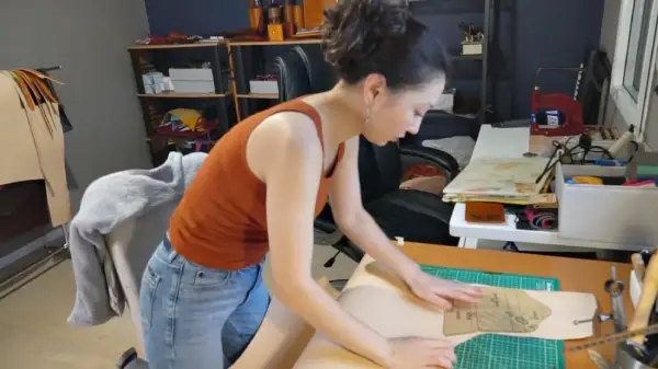 قازاقستاندىق ءانشى قىز فرانسيادا بىلعارى شەبەرىنە اينالدى