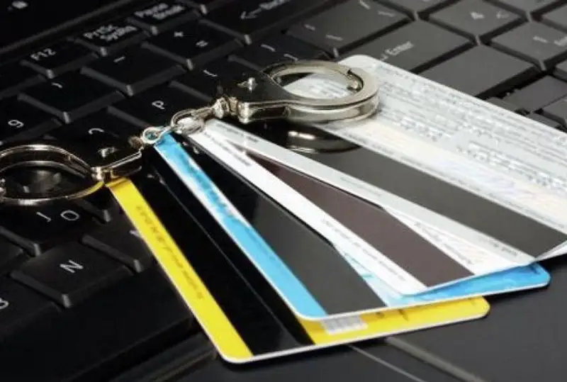 Мошенник оформил онлайн-кредиты на 97 человек в Атырау