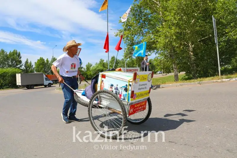 Герои Республики: Сарсенбай Котырашев пересек всю страну за семь месяцев