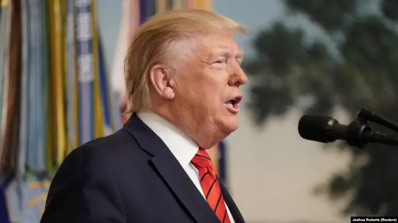 ترامپ زەلەنسكيمەن اڭگىمەسىن تىڭداعان ادامنىڭ اتى-ءجونىن جاريالاۋدى سۇرادى