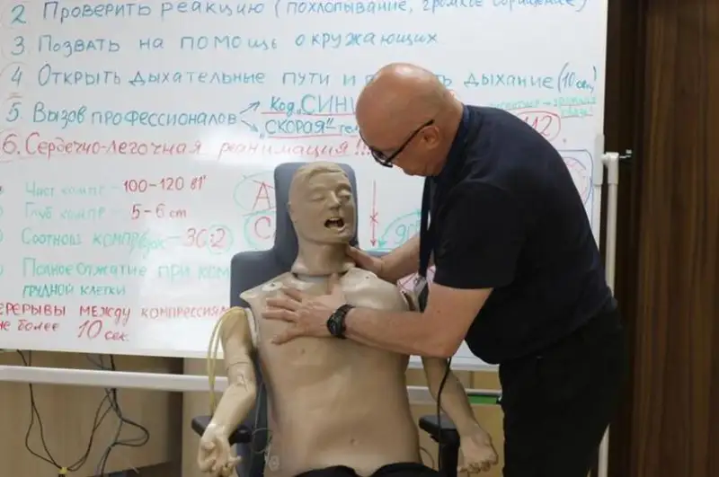 Búgin dúnıejúzilik alǵashqy medıtsınalyq kómek kórsetý kúni