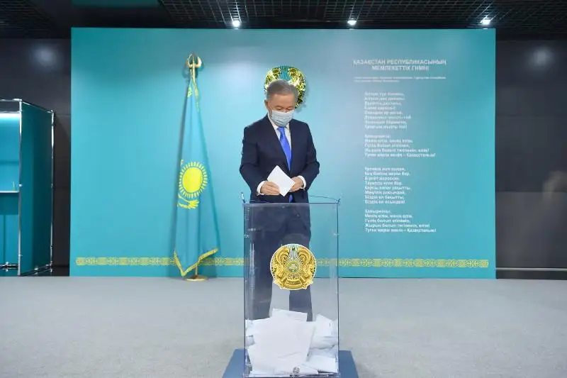 Нурлан Нигматулин проголосовал на выборах депутатов в Мажилис от АНК