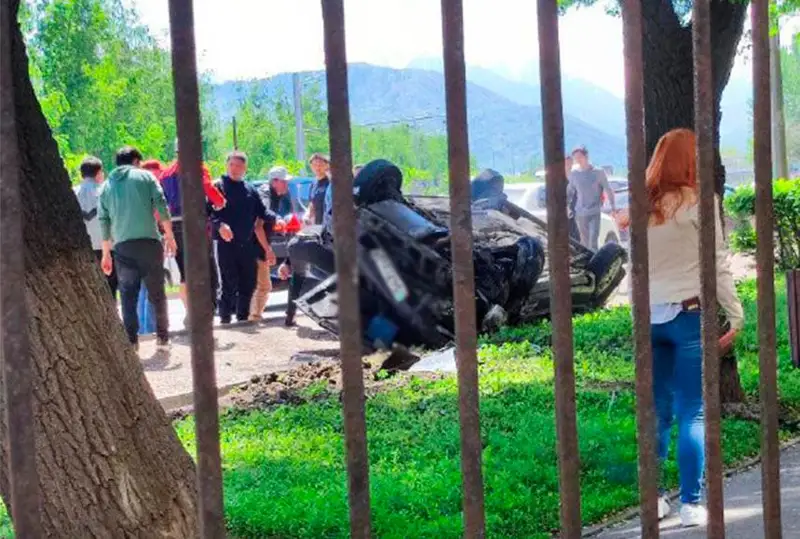 Almatyda jol apatynan 71 jastaǵy júrgizýshi qaza tapty